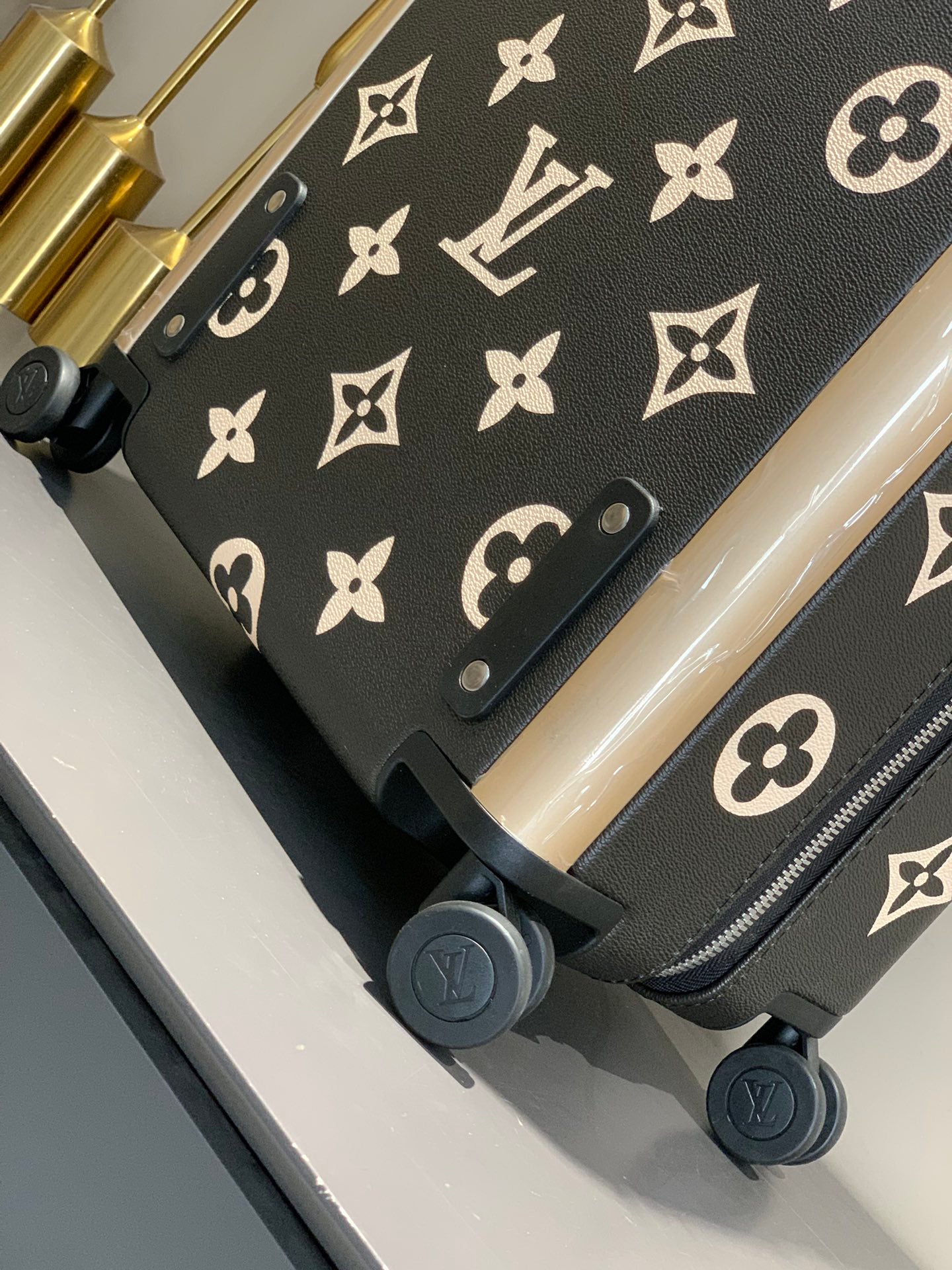 Louis Vuitton Horizon 55