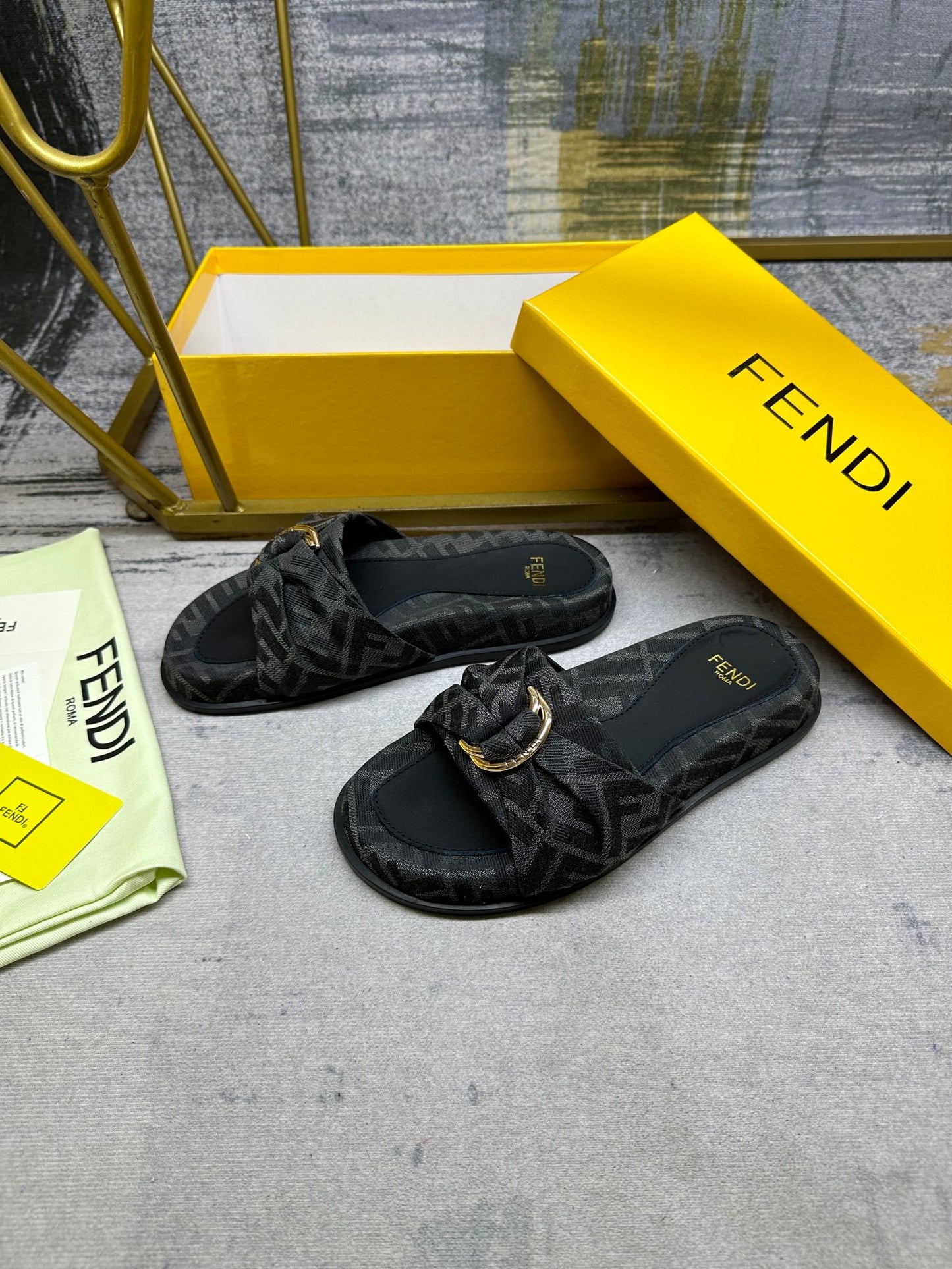 Fendi Women's Presbyopia Slippers