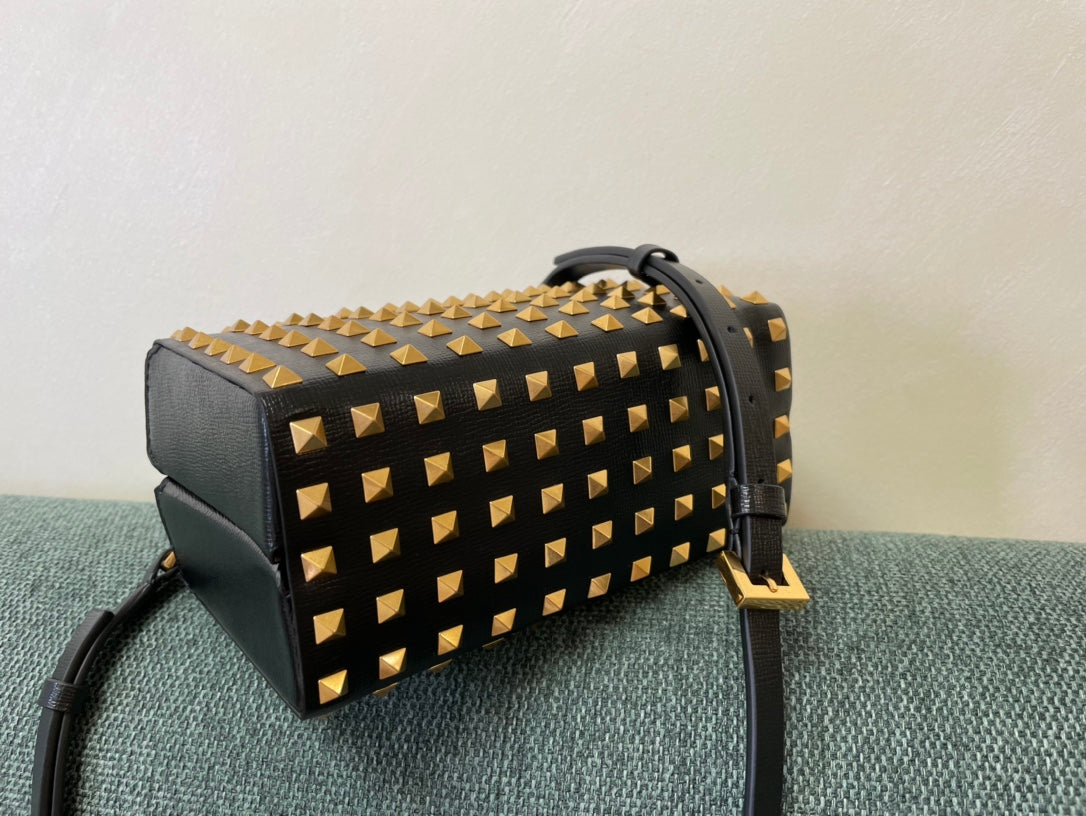 Valentino Garavani Rockstud Alcove Box Bag in Black