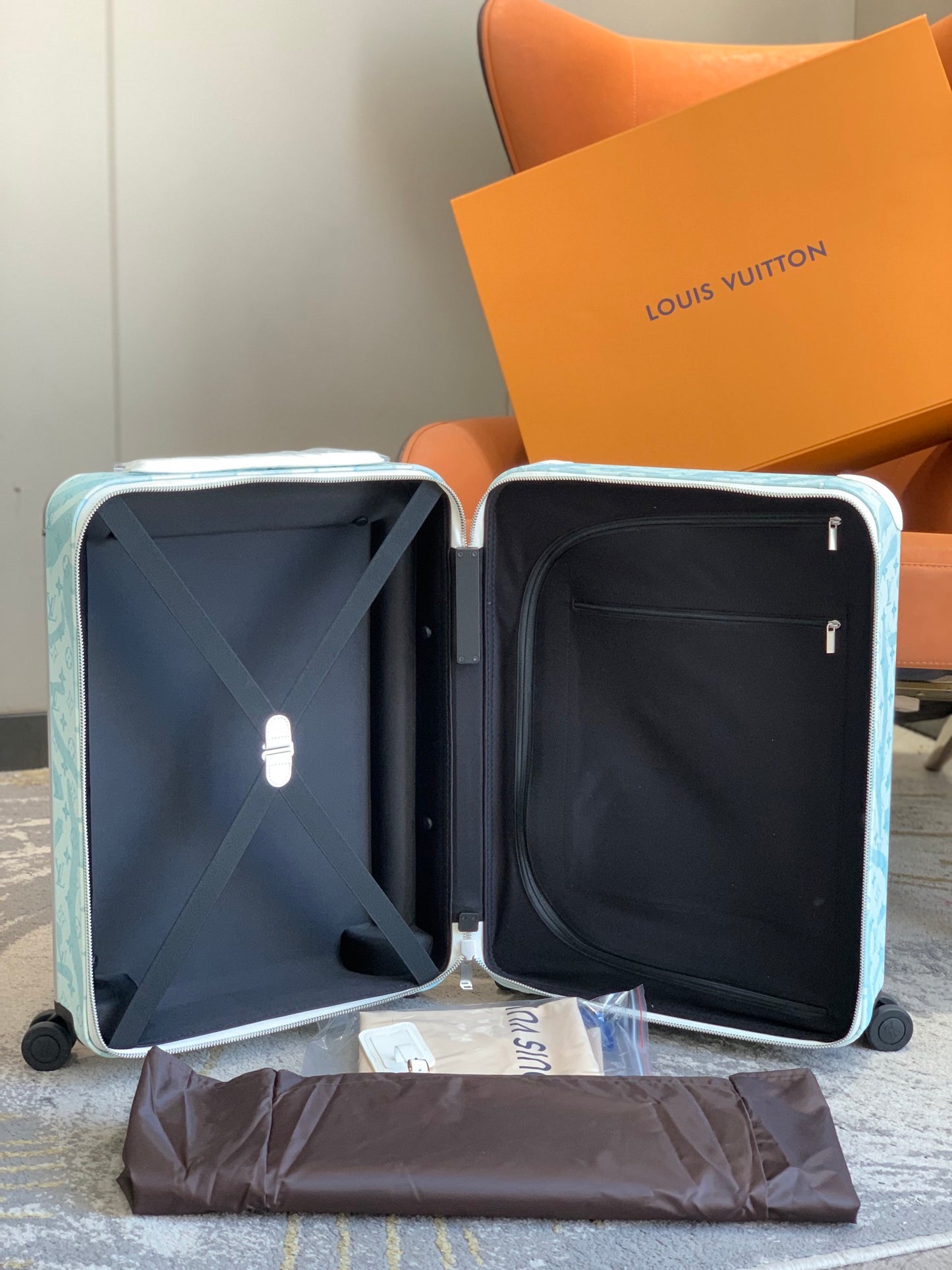 Louis Vuitton Horizon 55