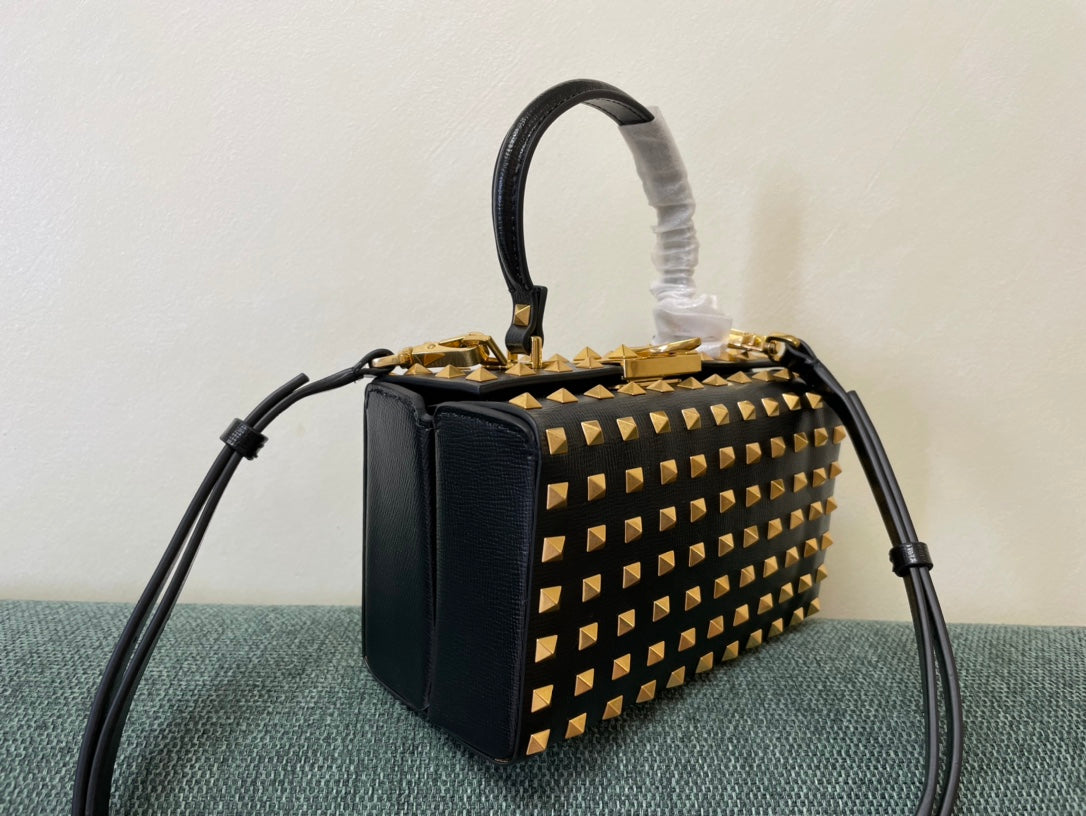 Valentino Garavani Rockstud Alcove Box Bag in Black