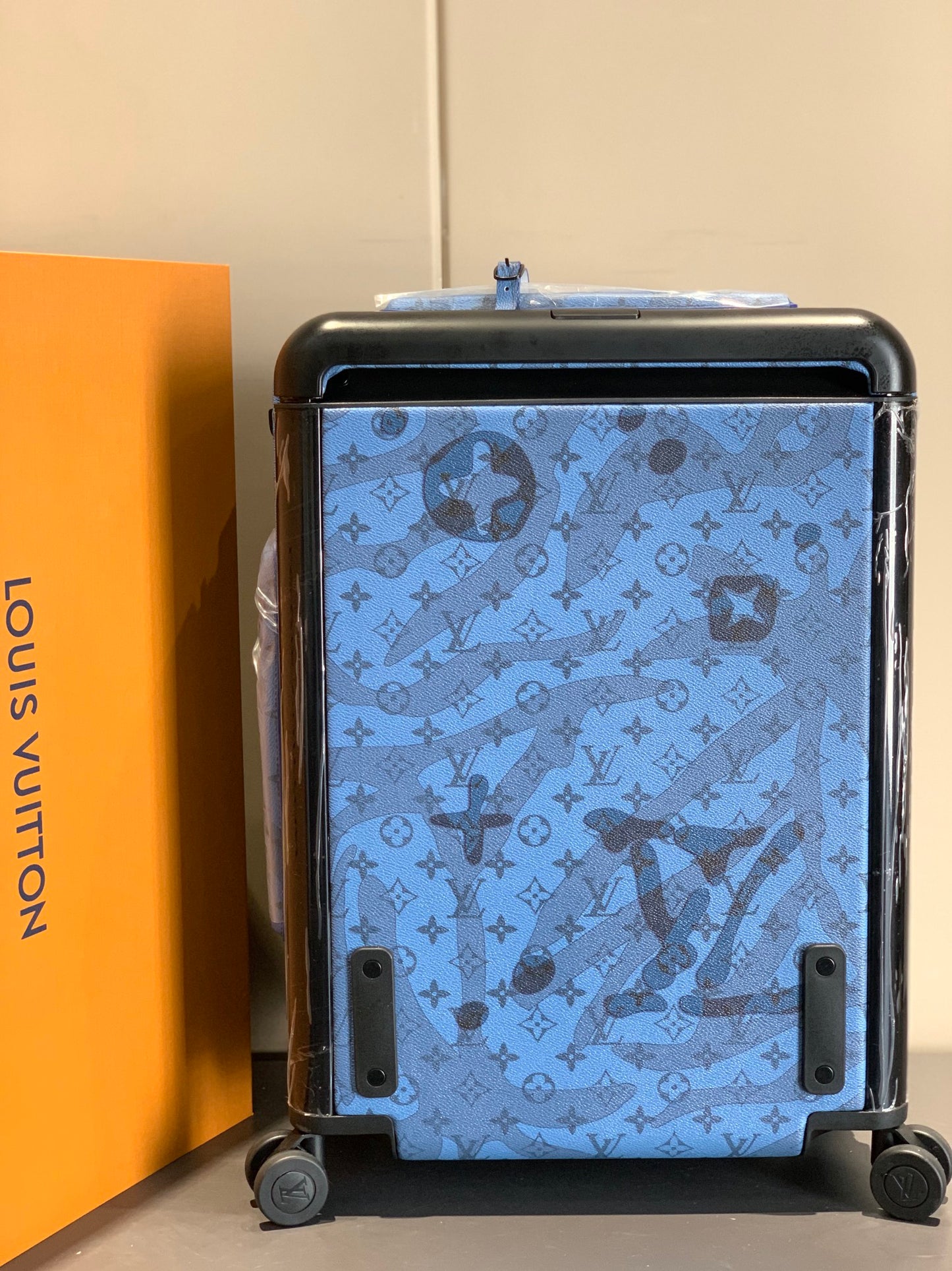 Louis Vuitton Horizon 55
