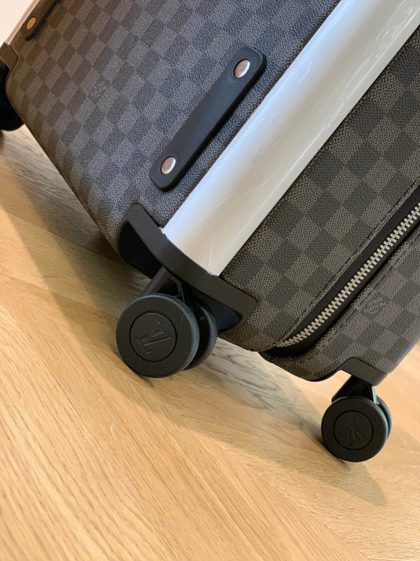 Louis Vuitton Horizon 55