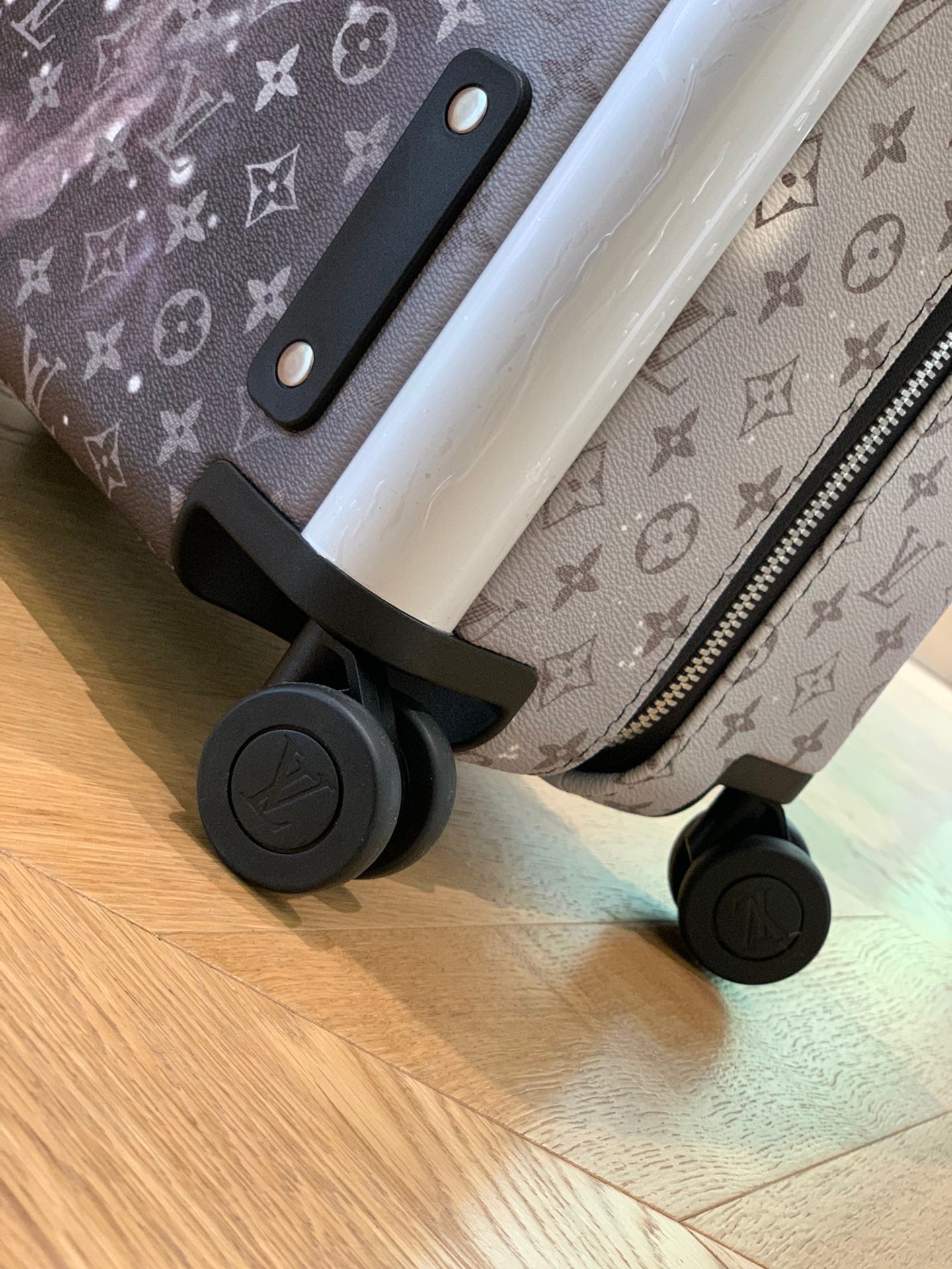 Louis Vuitton Horizon 55