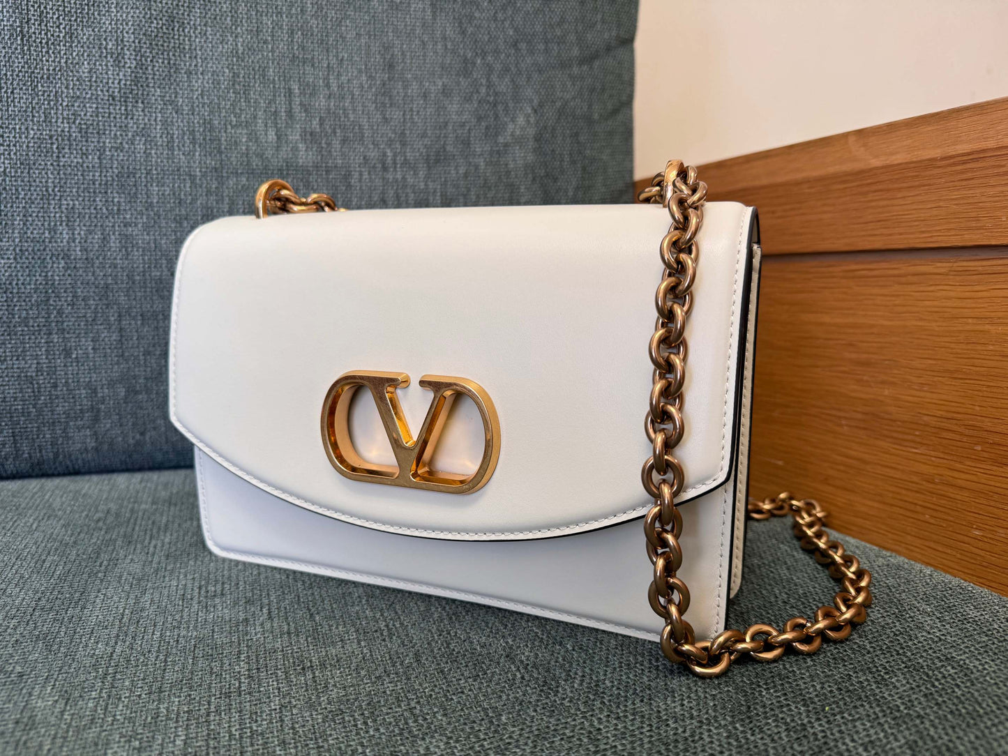 VALENTINO GARAVANI VAIN SHOULDER BAG IN SHINY CALFSKIN