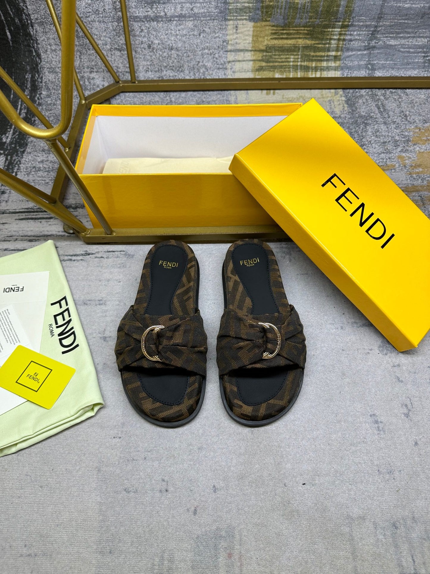 Fendi Women's Presbyopia Slippers