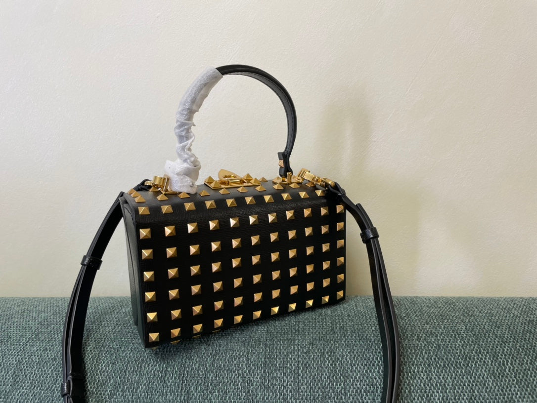 Valentino Garavani Rockstud Alcove Box Bag in Black