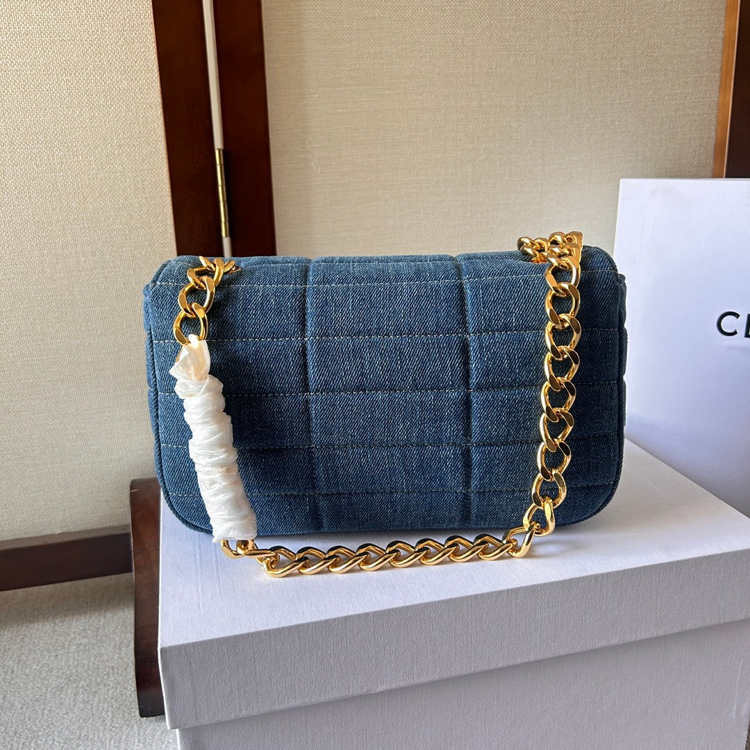 Chain Shoulder Bag Matelasse Monochrome Celine in Beige Quilted Goatskin