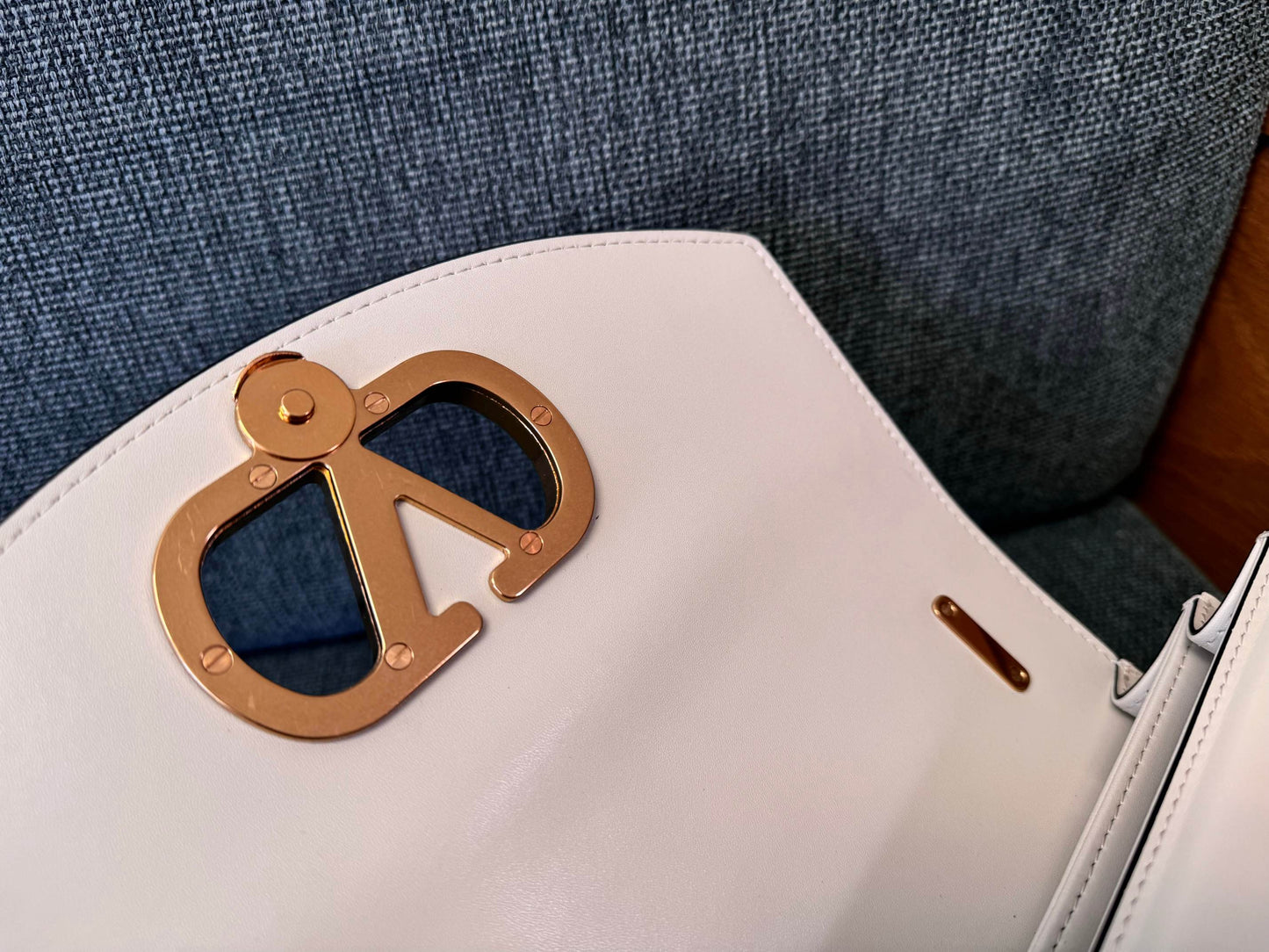 VALENTINO GARAVANI VAIN SHOULDER BAG IN SHINY CALFSKIN