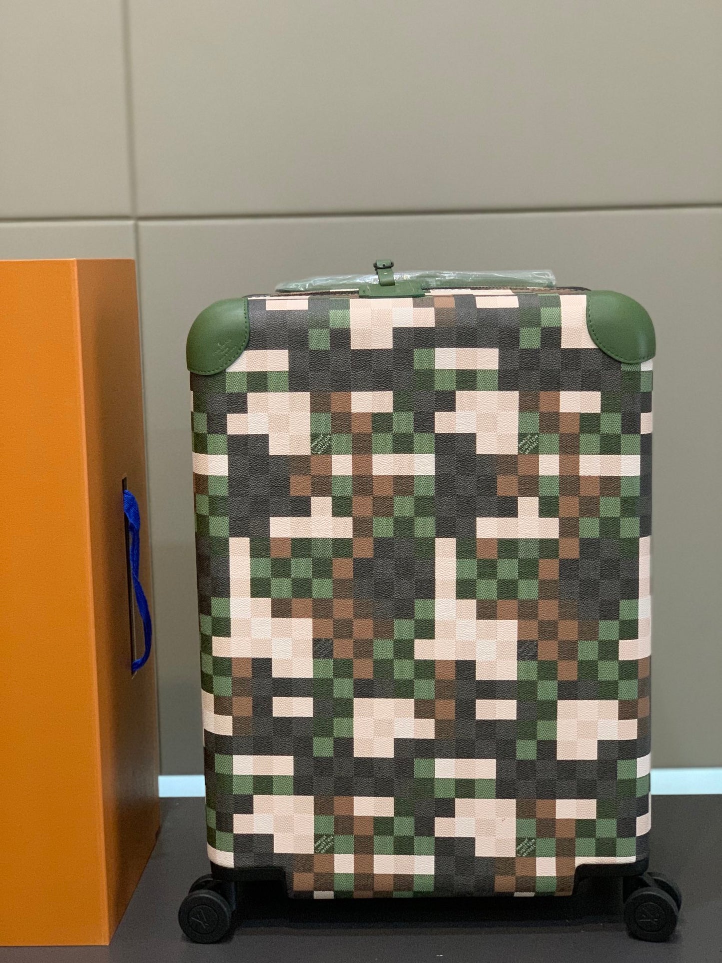 Louis Vuitton Horizon 55