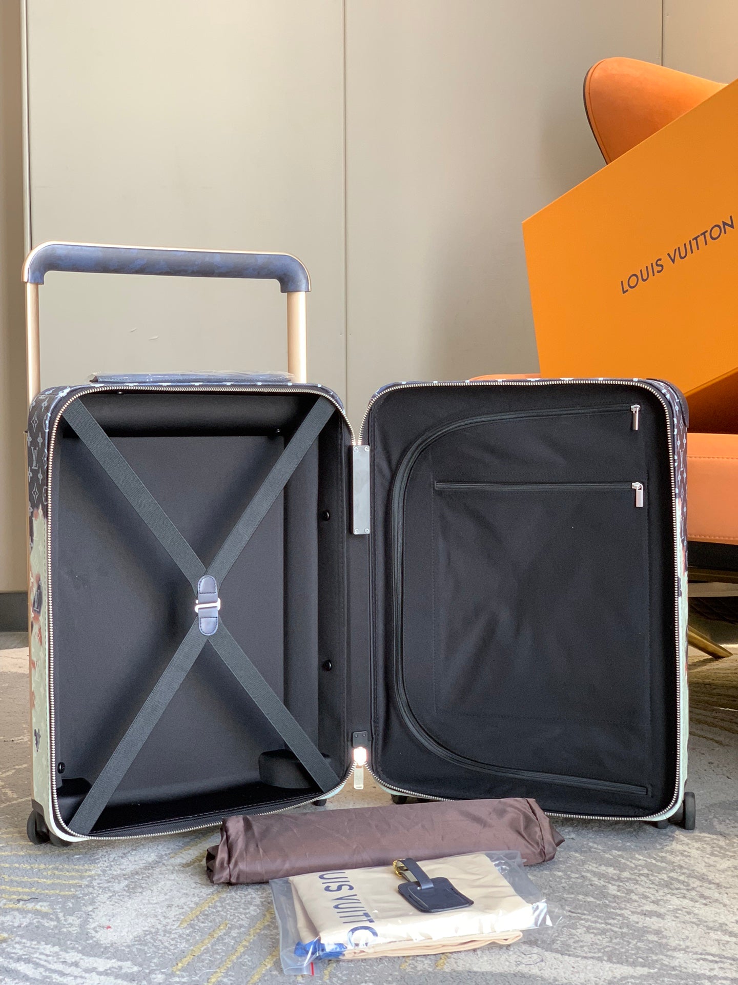 Louis Vuitton Horizon 55