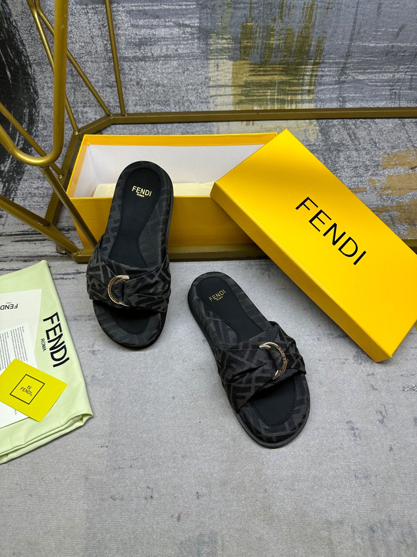 Fendi Women's Presbyopia Slippers