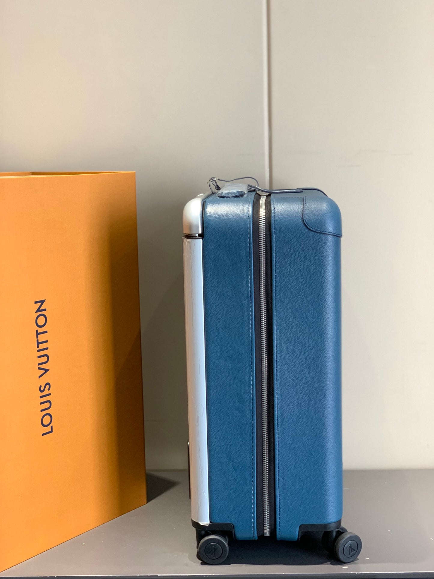 Louis Vuitton Horizon 55