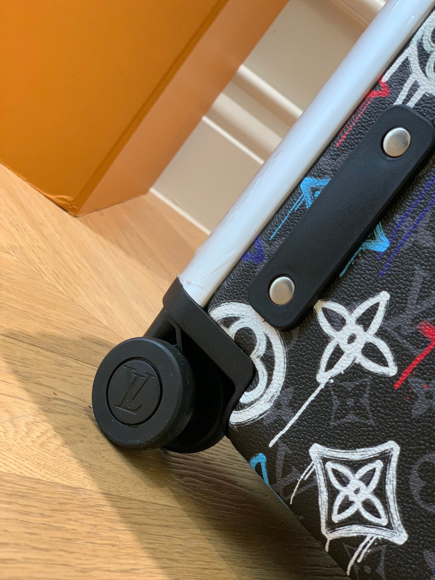 Louis Vuitton Horizon 55