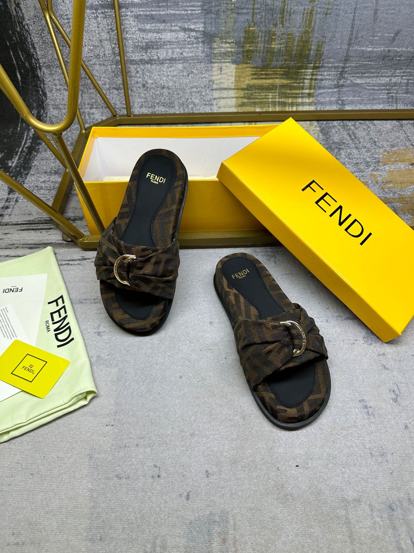 Fendi Women's Presbyopia Slippers
