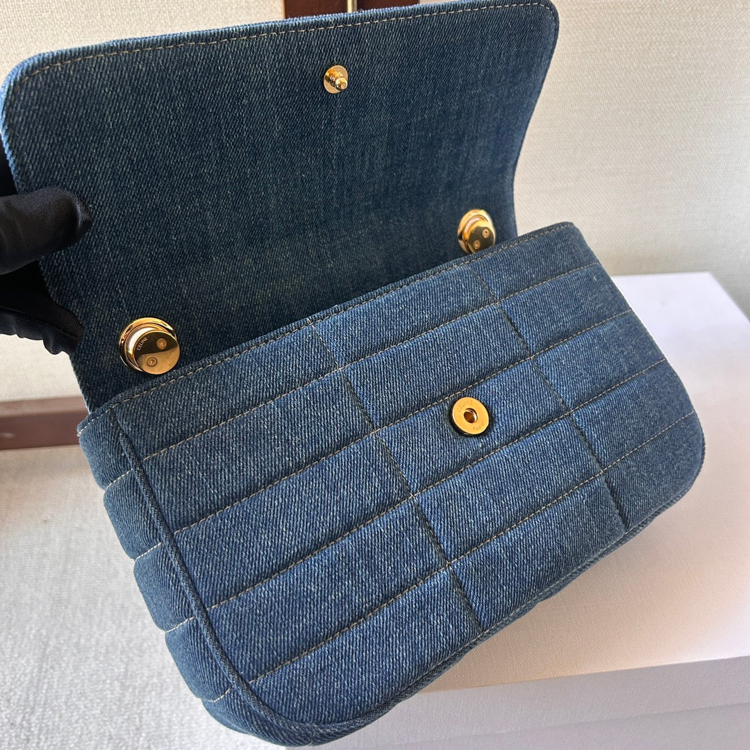 Chain Shoulder Bag Matelasse Monochrome Celine in Beige Quilted Goatskin