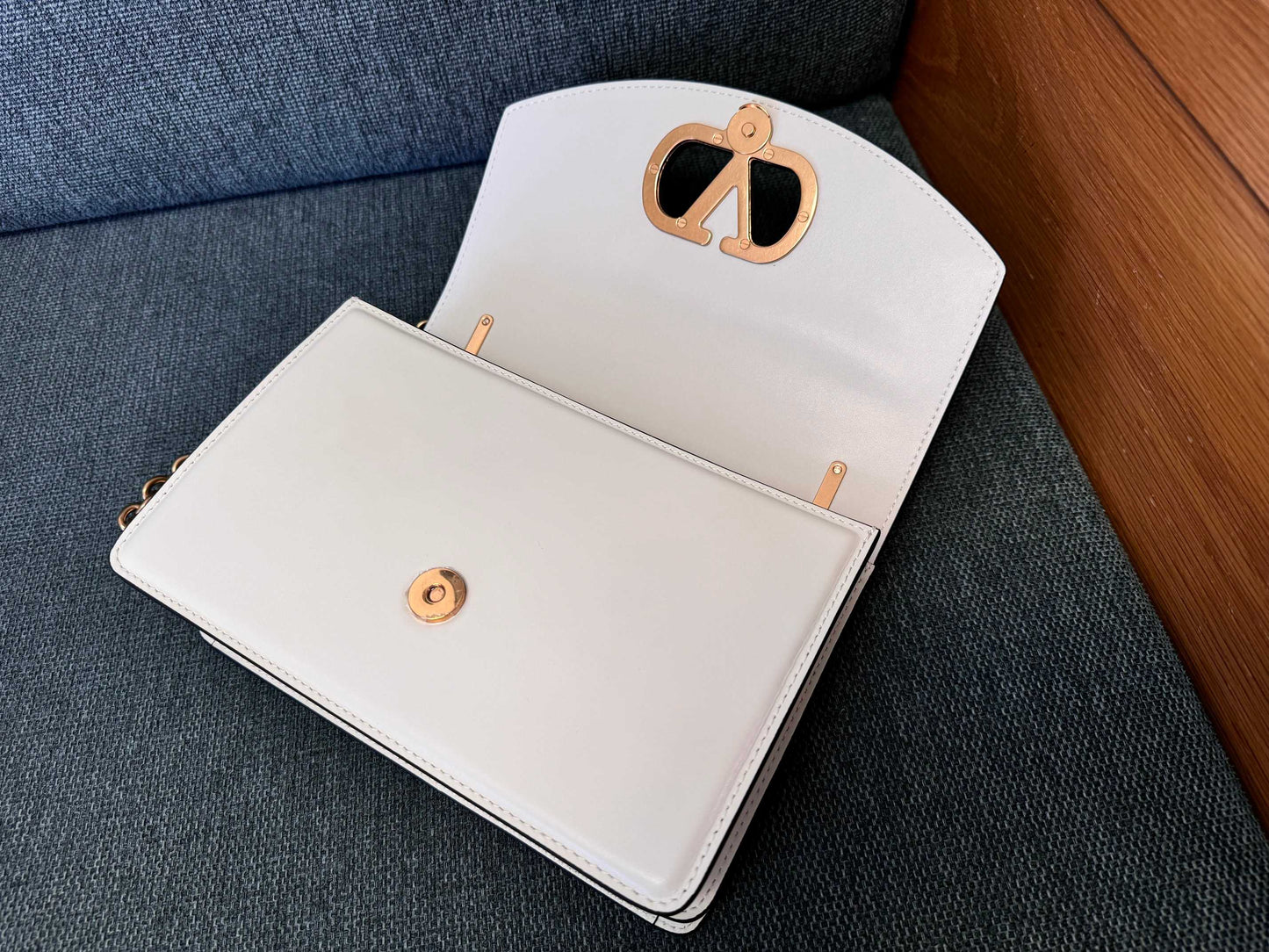 VALENTINO GARAVANI VAIN SHOULDER BAG IN SHINY CALFSKIN