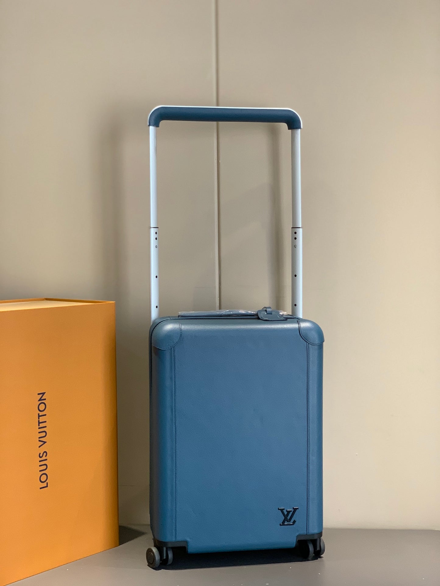 Louis Vuitton Horizon 55