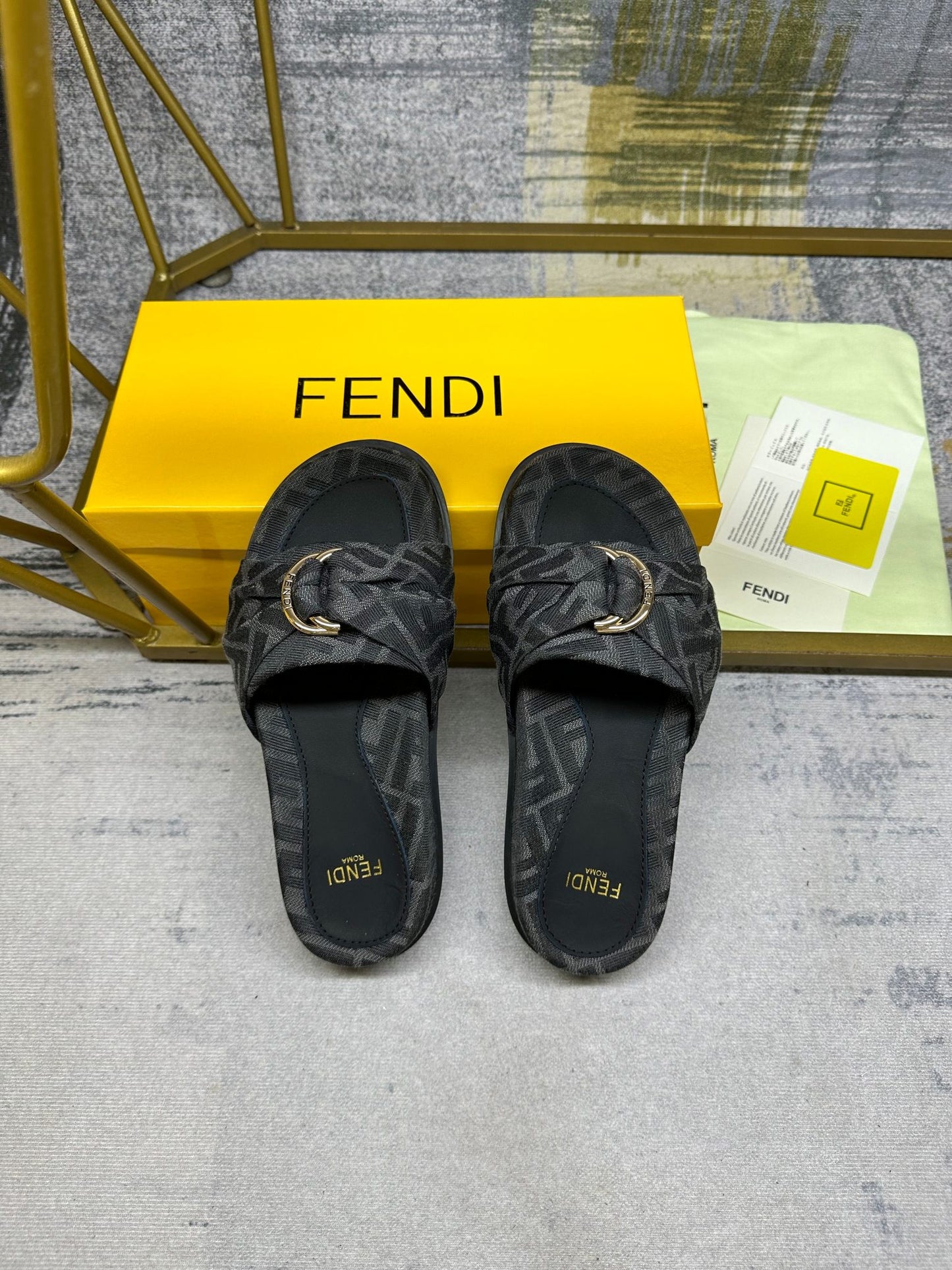 Fendi Women's Presbyopia Slippers