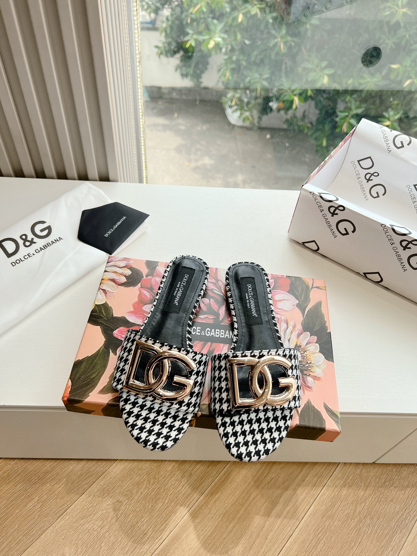 DOLCE&GABBANA DG leather slides