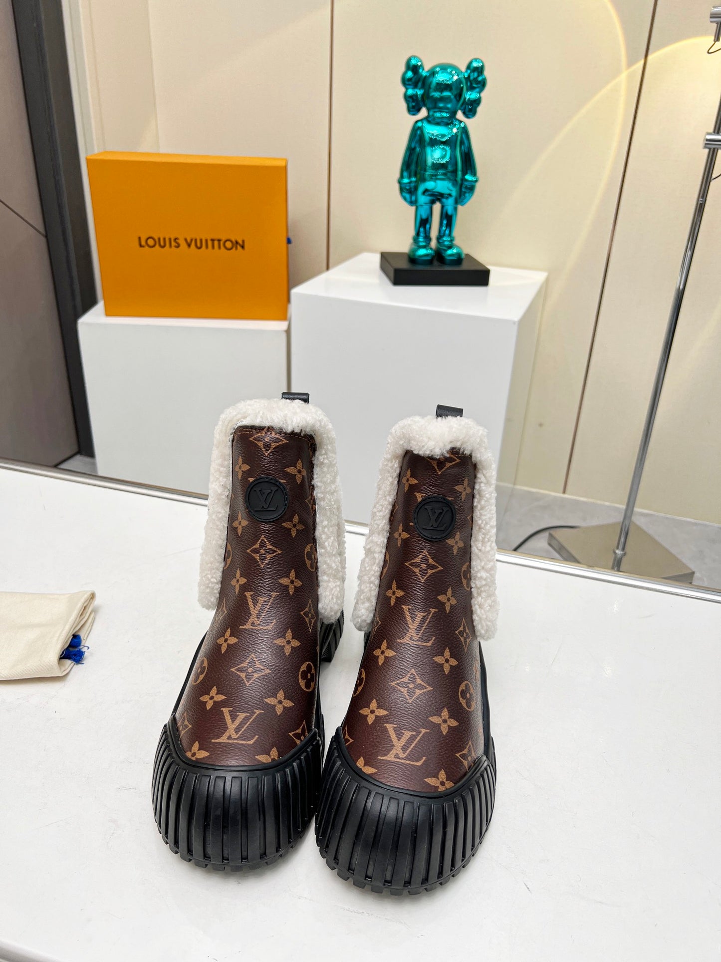 Louis Vuitton Ruby Ranger Flat