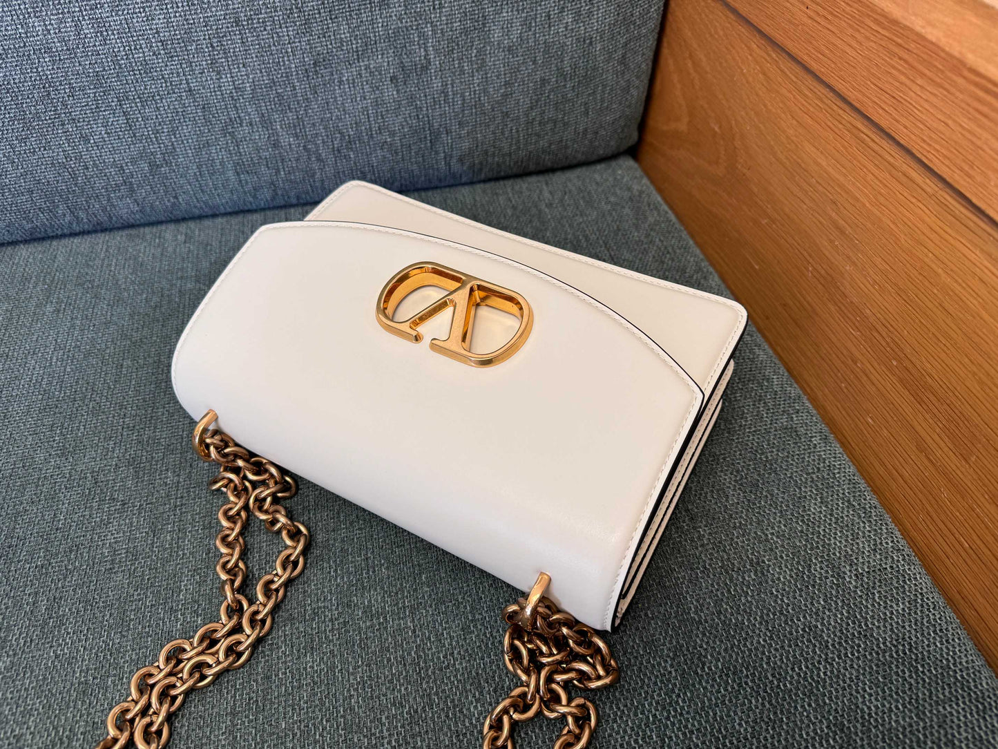 VALENTINO GARAVANI VAIN SHOULDER BAG IN SHINY CALFSKIN