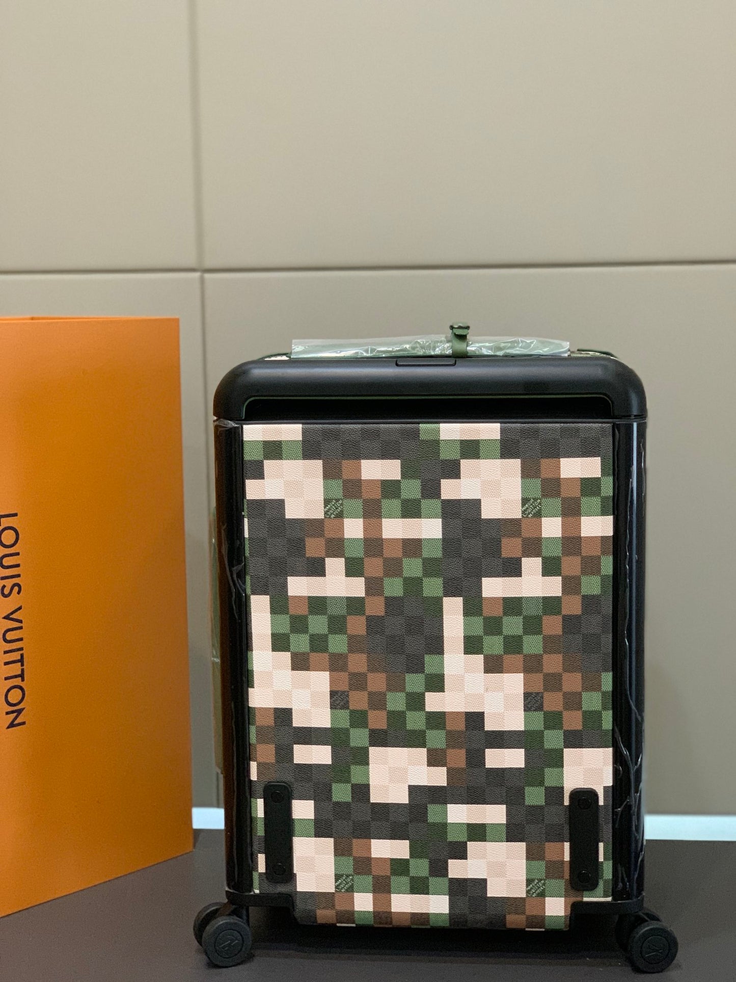 Louis Vuitton Horizon 55