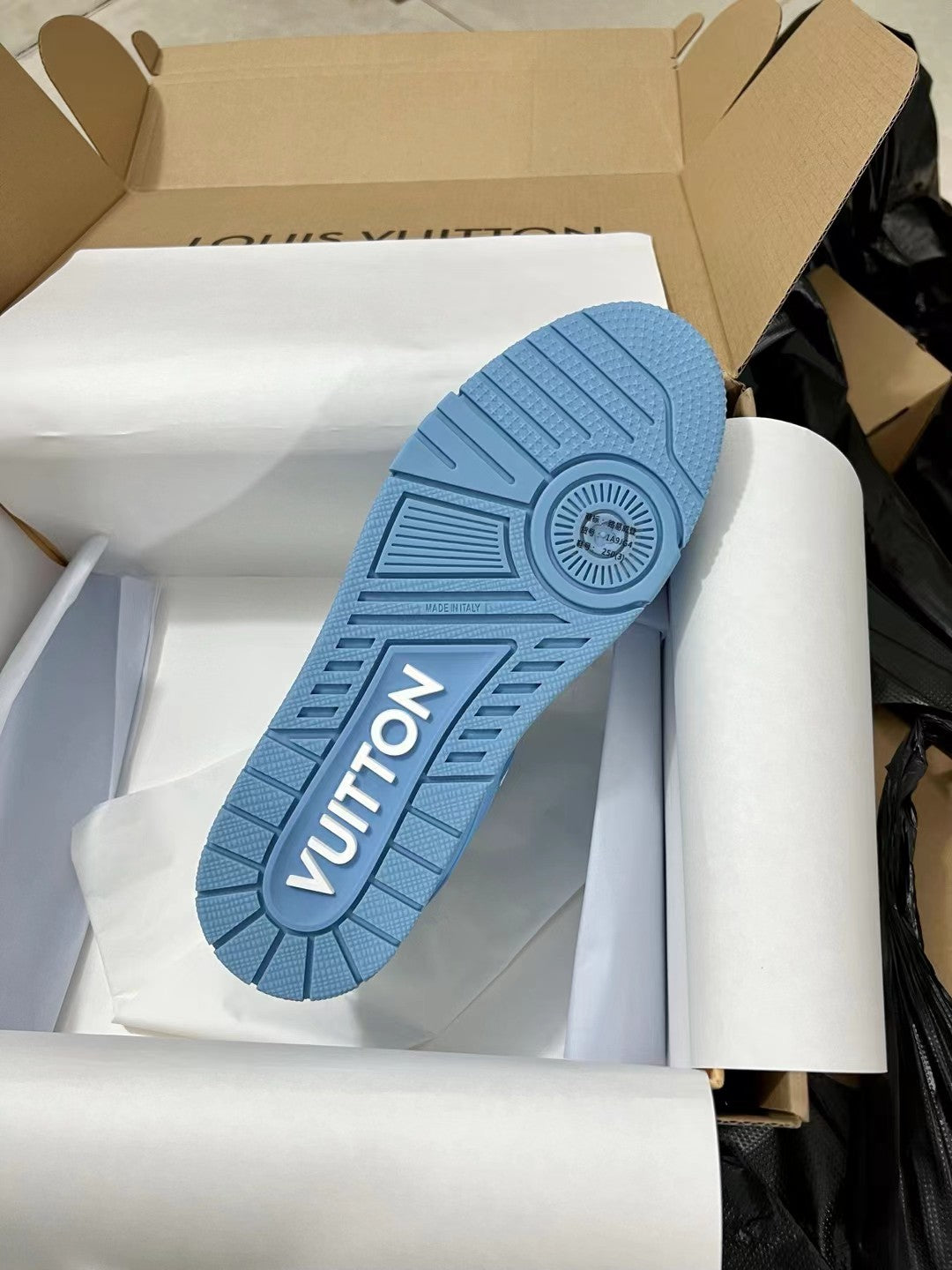 Louis Vuitton Sneakers