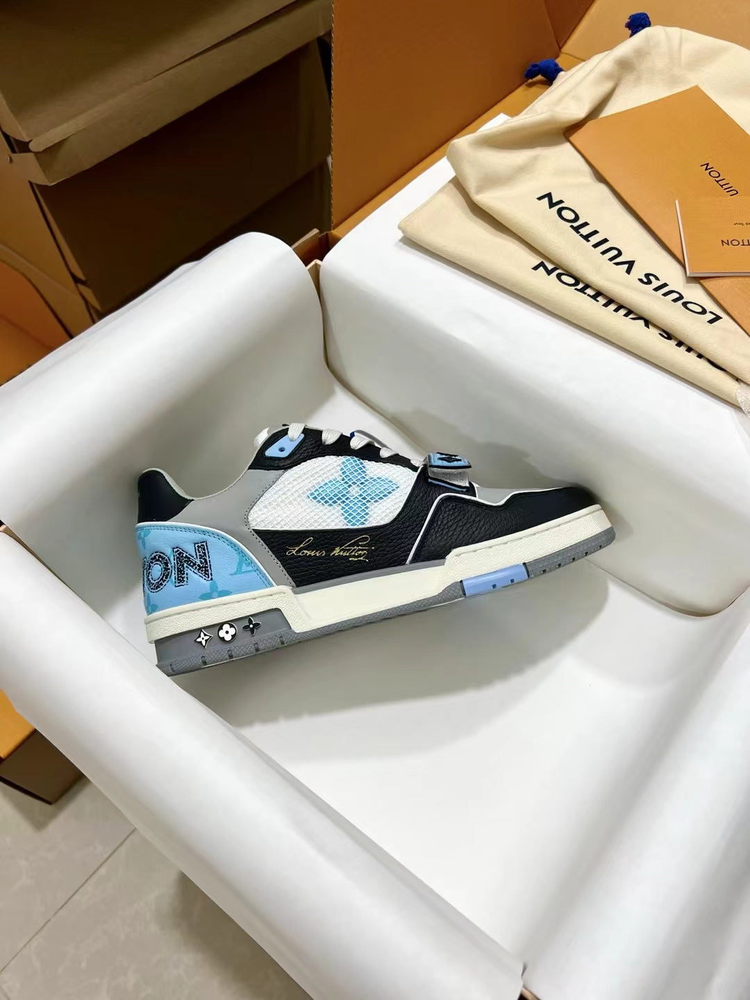 Louis Vuitton Sneakers