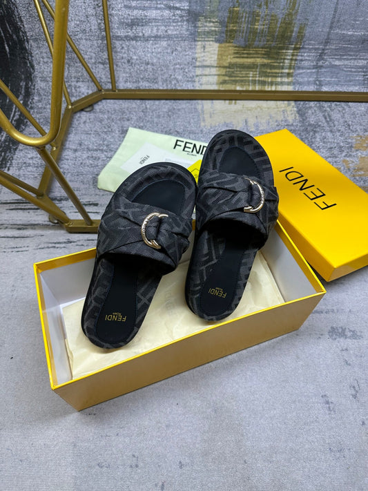 Fendi Women's Presbyopia Slippers