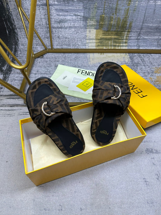 Fendi Women's Presbyopia Slippers