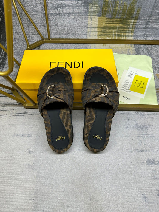Fendi Women's Presbyopia Slippers