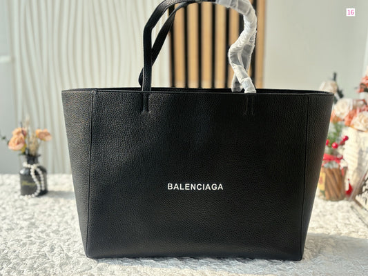 Balenciaga Everyday East-West Tote Bag