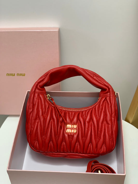 Miu Miu wander