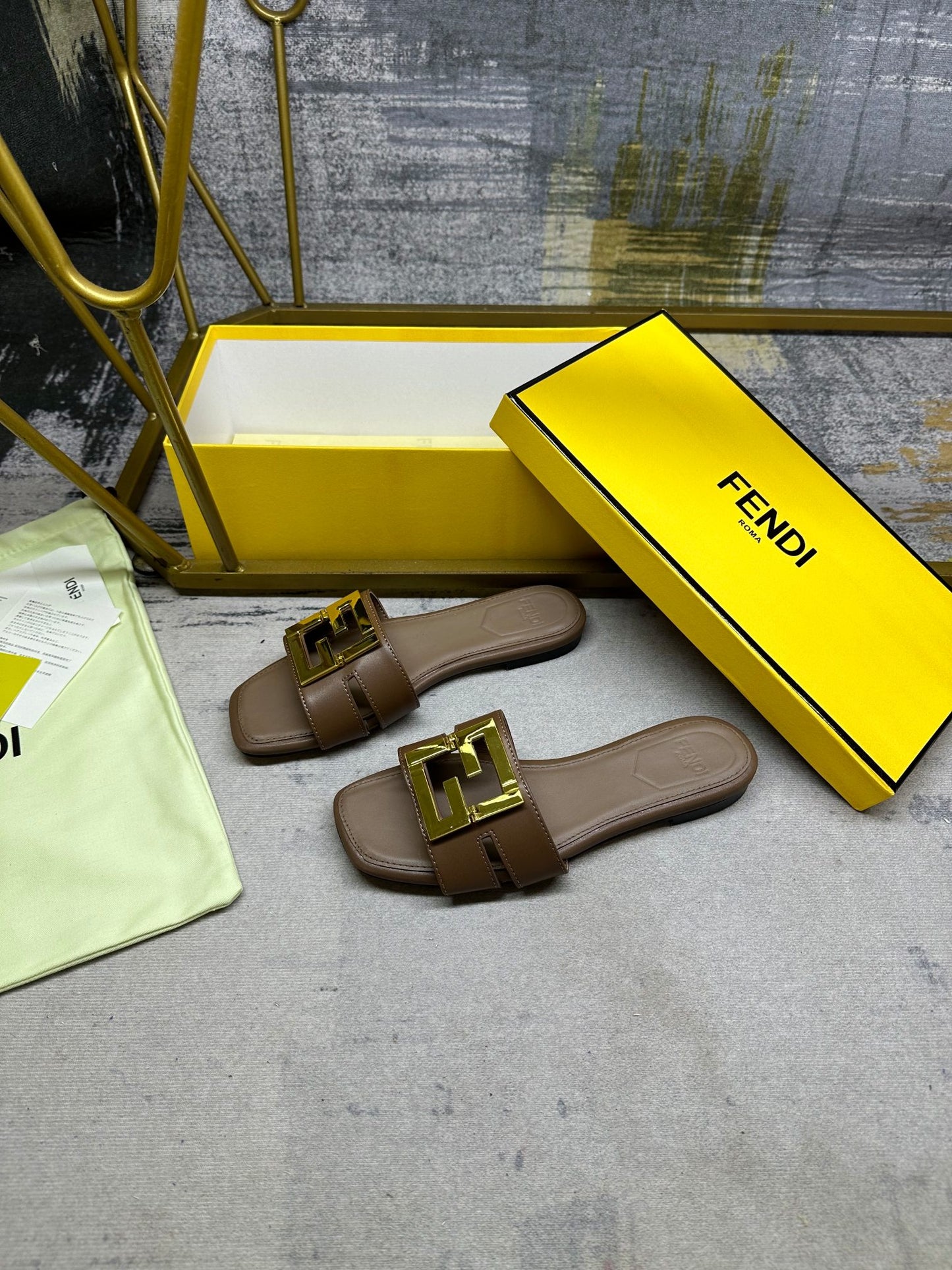 Fendi Women's Presbyopia Slippers