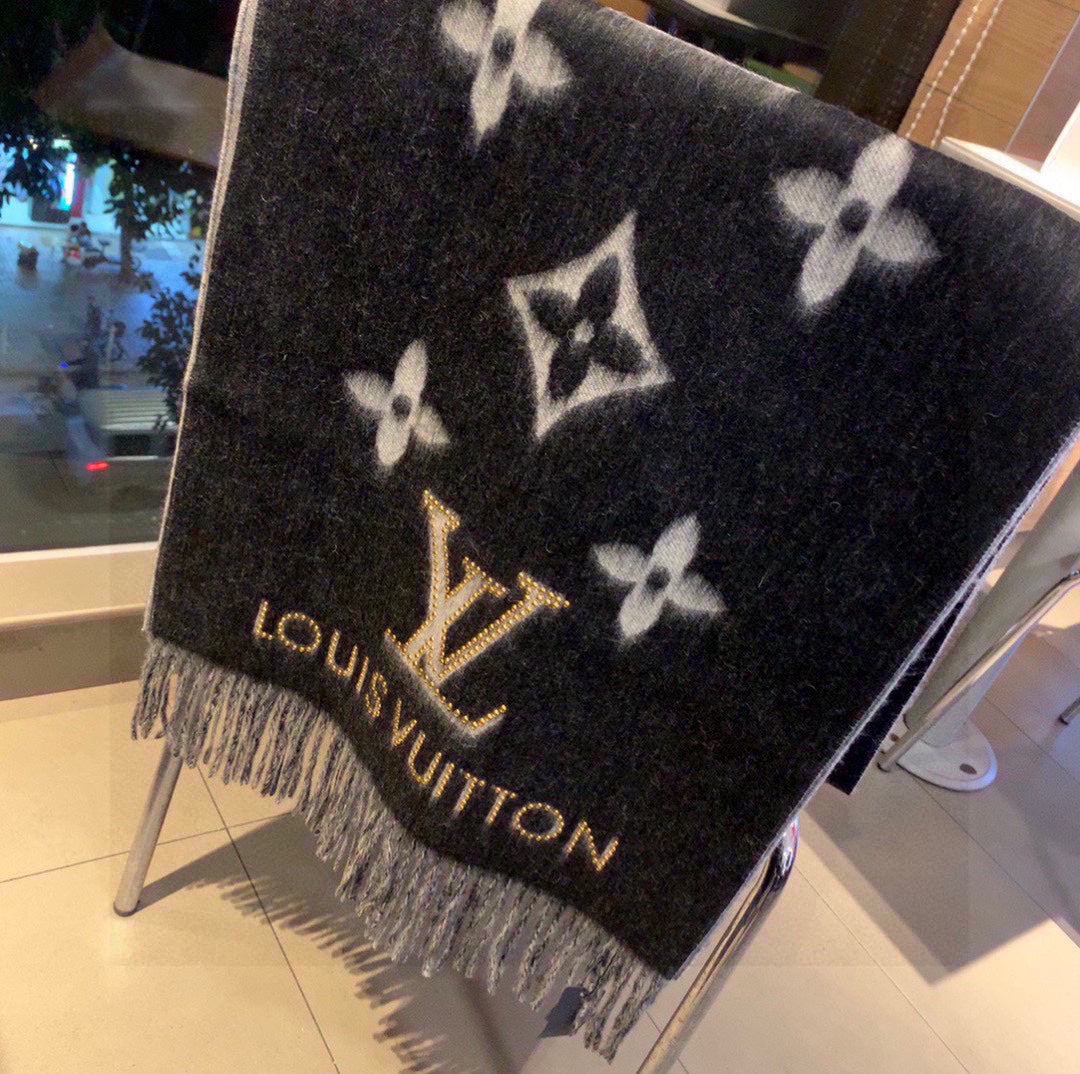 Louis Vuitton scarf