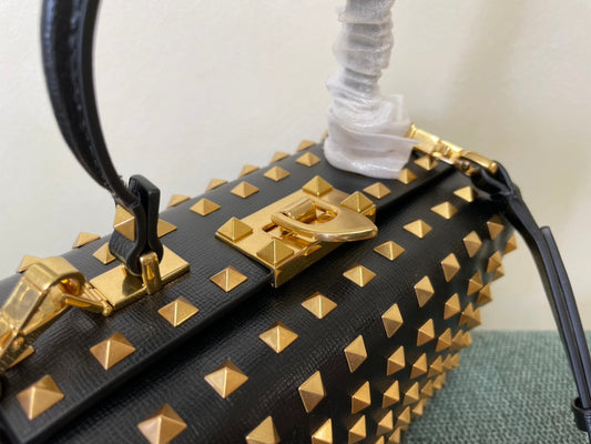 Valentino Garavani Rockstud Alcove Box Bag in Black