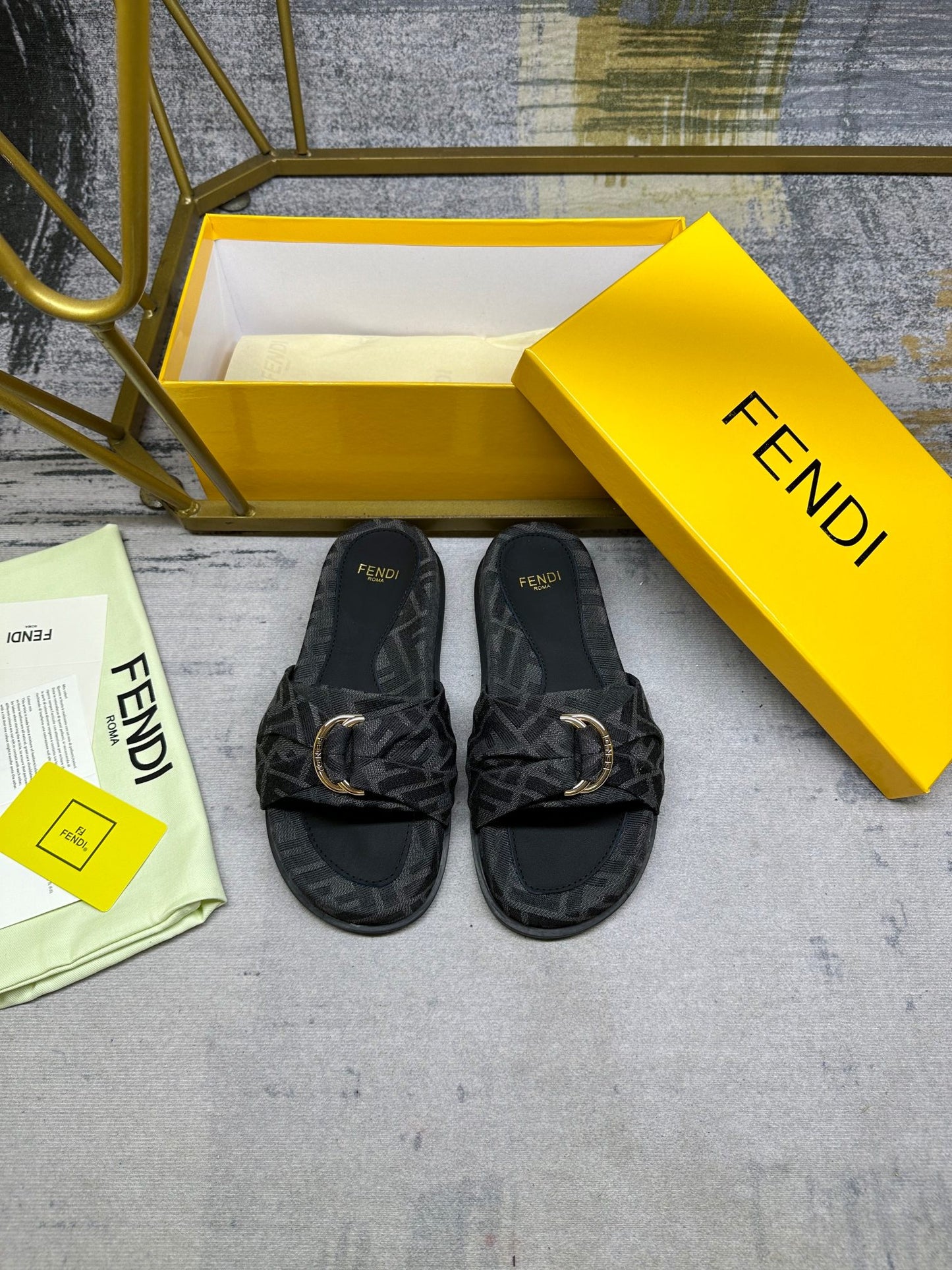 Fendi Women's Presbyopia Slippers