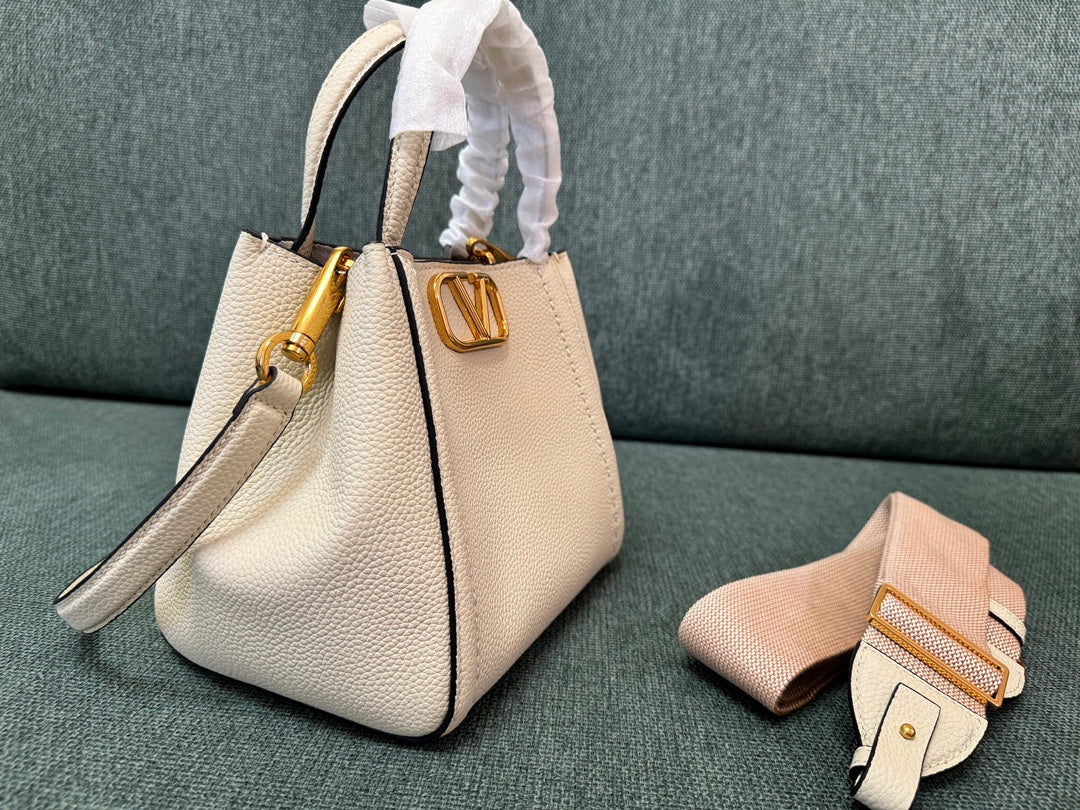 Valentino VLT 26x27x17 CM bag