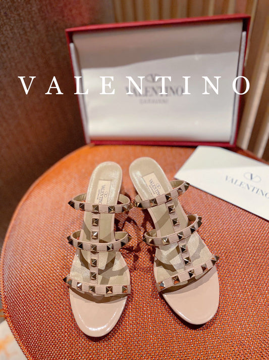 Valentino Garavani Rockstud patent leather pumps