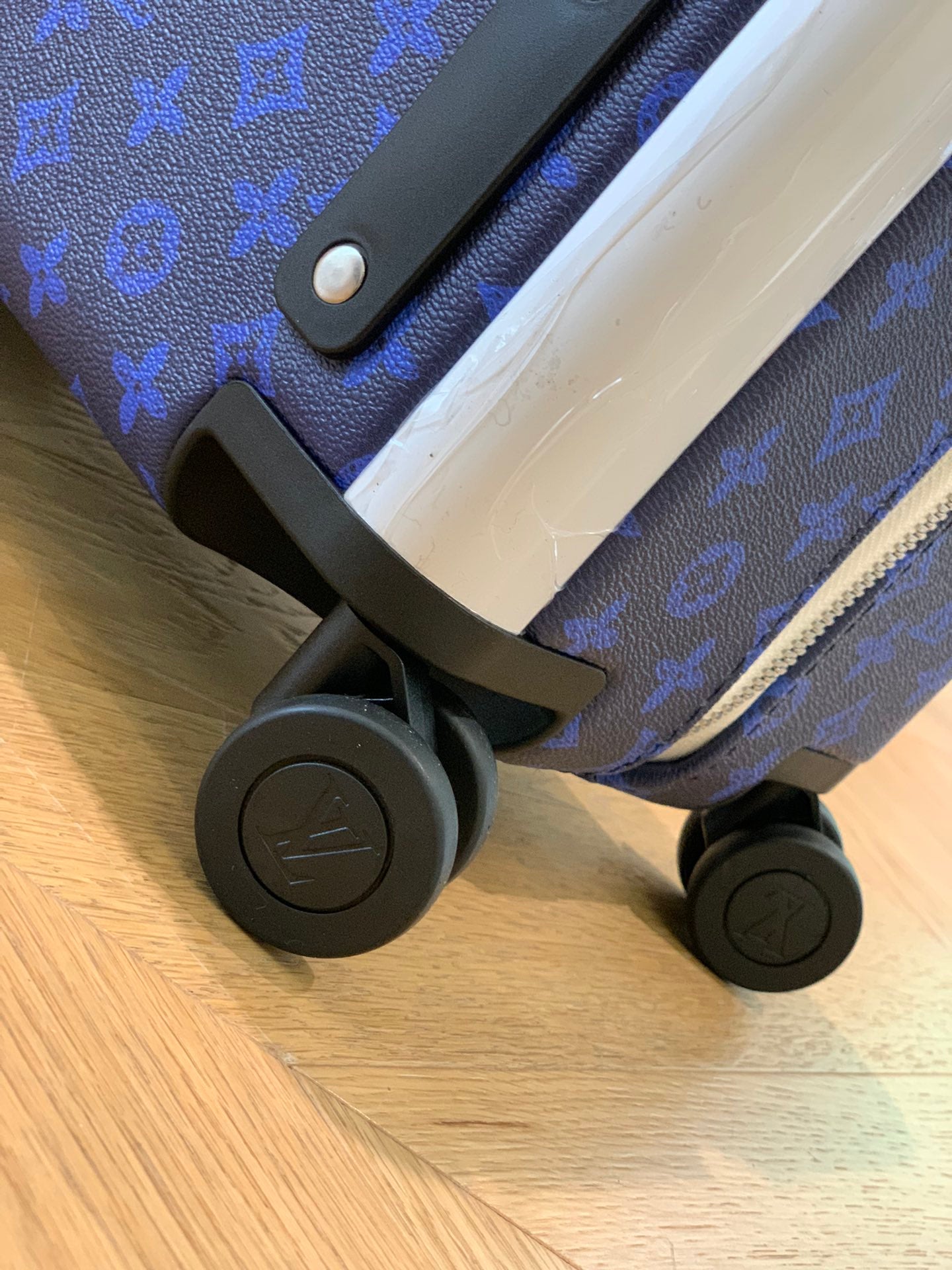 Louis Vuitton Horizon 55