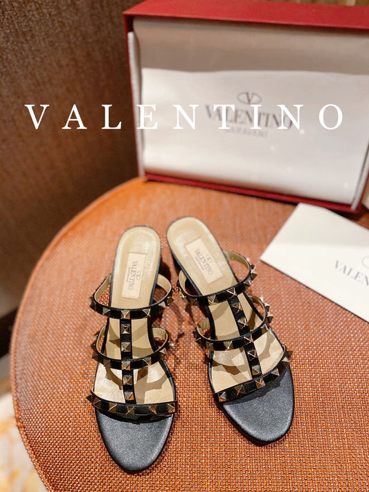 Valentino Garavani Rockstud patent leather pumps