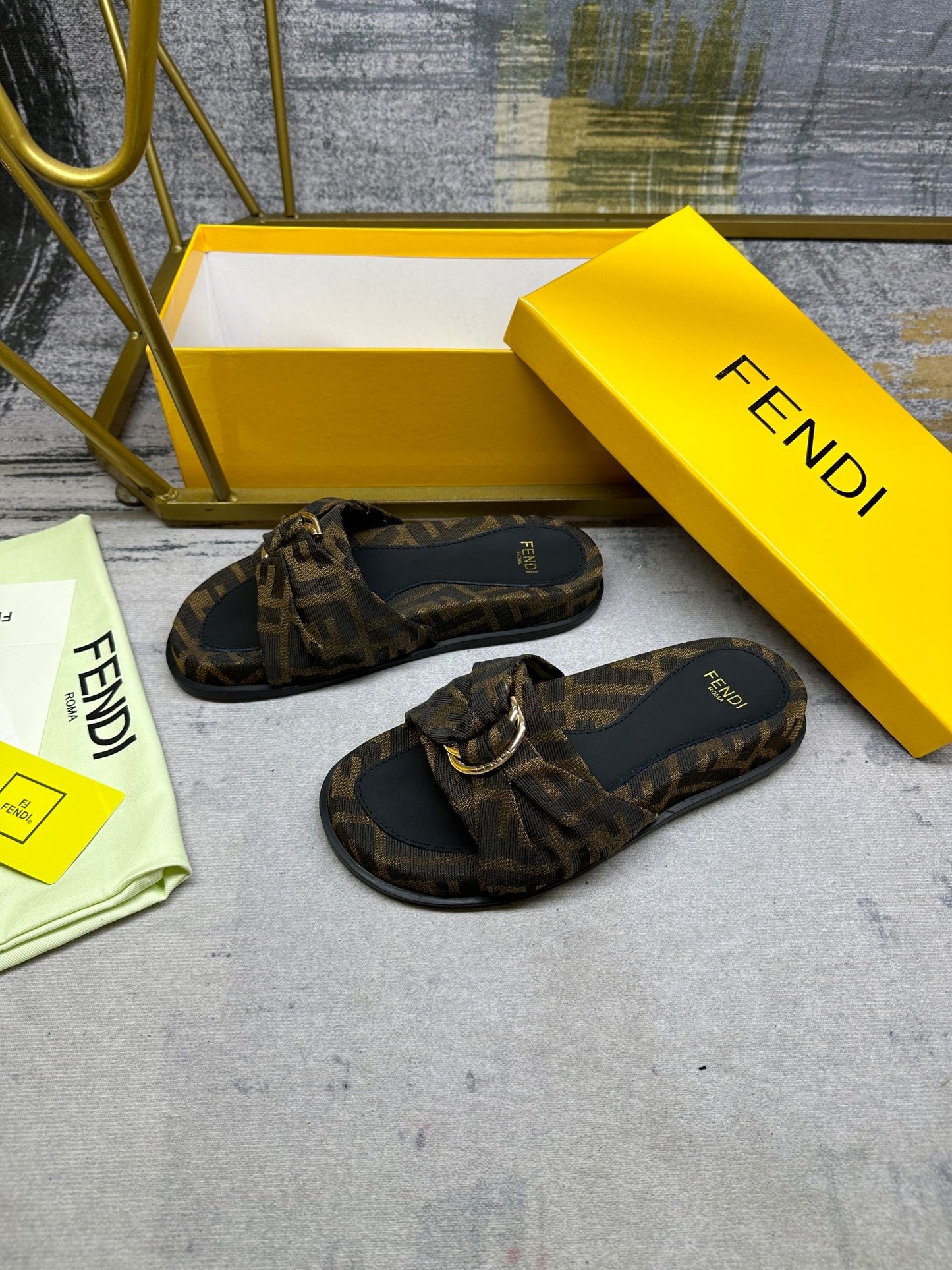 Fendi Women's Presbyopia Slippers